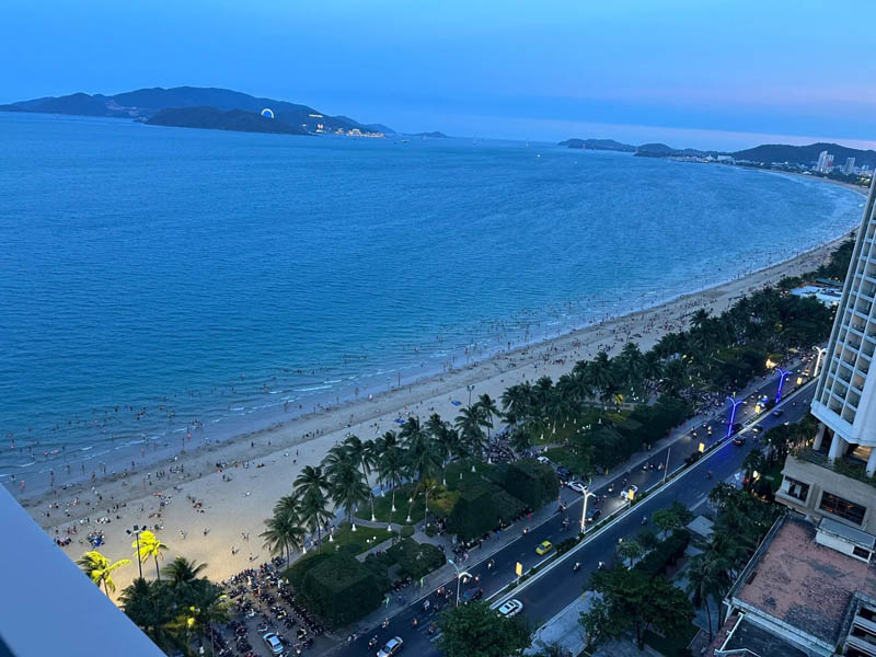 越南芽庄喜来登水疗酒店入住体验报告：地处芽庄海滩核心区域，过马路即达可下水