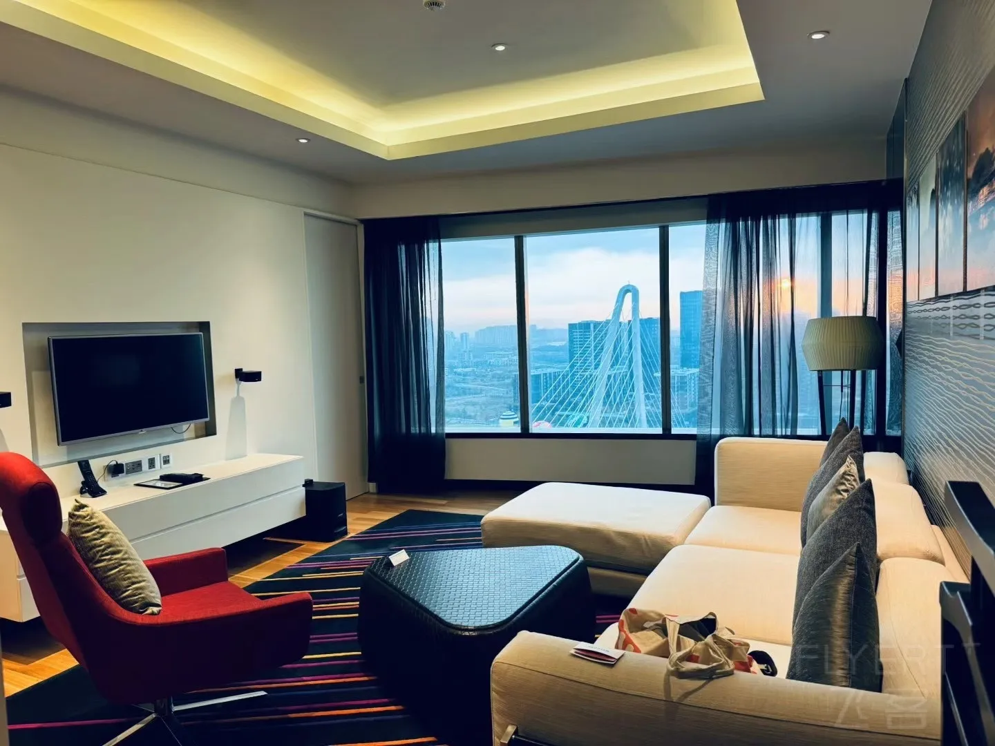 越南胡志明西贡艾美酒店优缺点实测:老牌江景酒店,酒廊品质顶尖 越南胡志明西贡艾美酒店优缺点实测:老牌江景酒店,酒廊品质顶尖