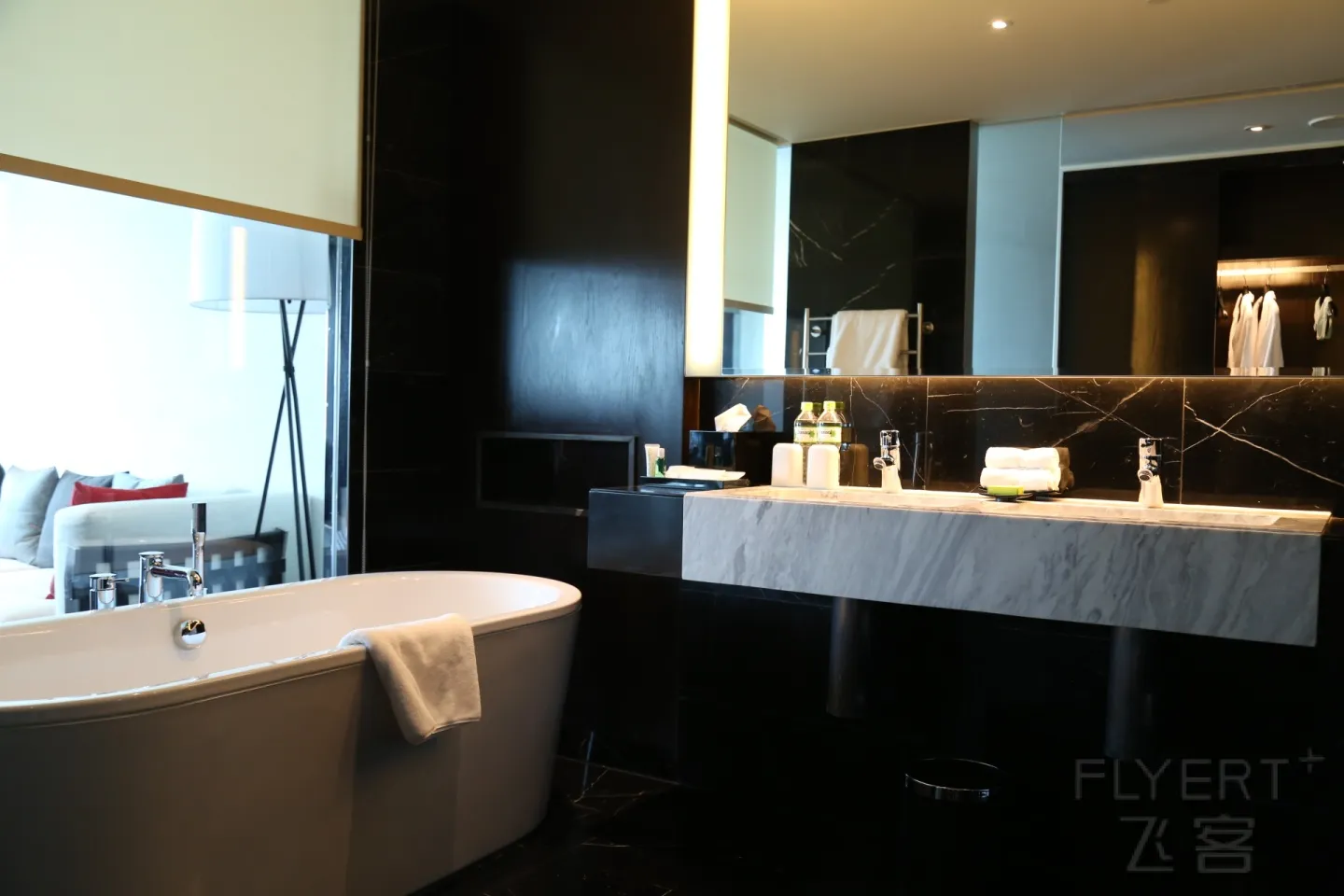 越南胡志明西贡艾美酒店优缺点实测:老牌江景酒店,酒廊品质顶尖 越南胡志明西贡艾美酒店优缺点实测:老牌江景酒店,酒廊品质顶尖