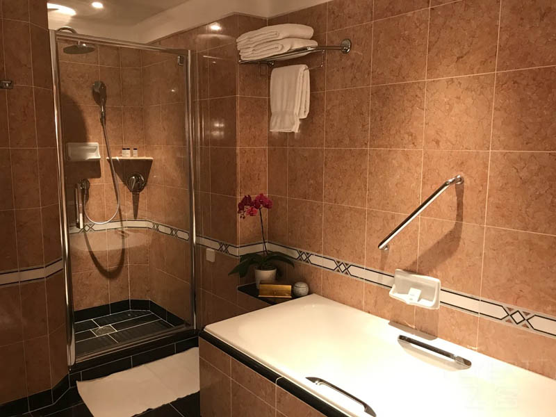 越南胡志明西贡大剧院喜来登酒店优缺点实测：位置无可替代，客房装修风格老旧