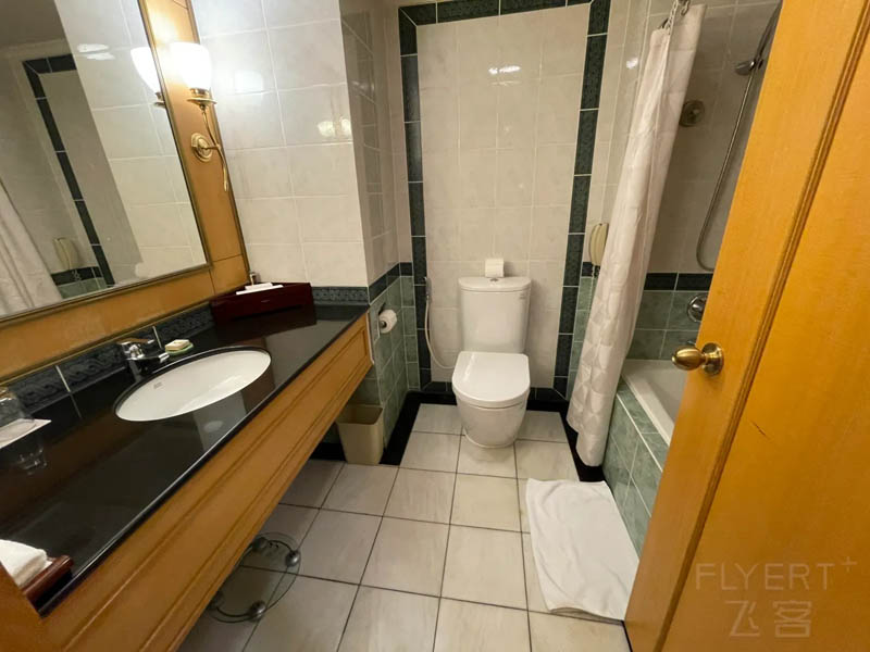 胡志明西贡河岸万丽酒店入住体验测评:河畔老牌酒店的复古质感 胡志明西贡河岸万丽酒店入住体验测评:河畔老牌酒店的复古质感