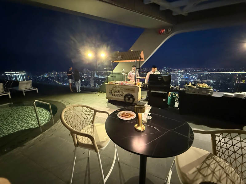 越南岘港韩江万怡酒店入住体验评测:2025 全新天际泳池酒店,解锁岘港 C 位景观 越南岘港韩江万怡酒店入住体验评测:2025 全新天际泳池酒店,解锁岘港 C 位景观